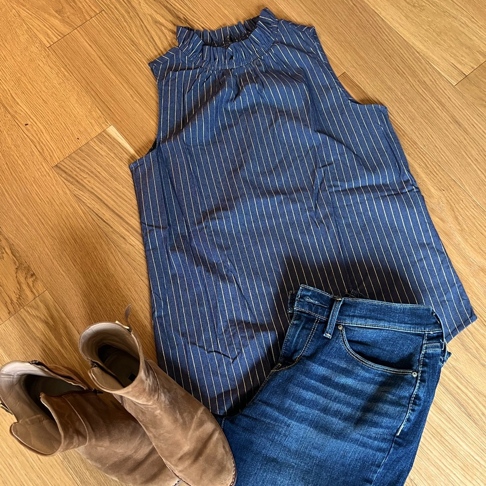 BR ruffle neck top
